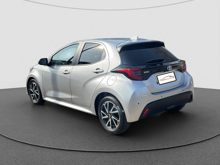 Vehicle Image 6