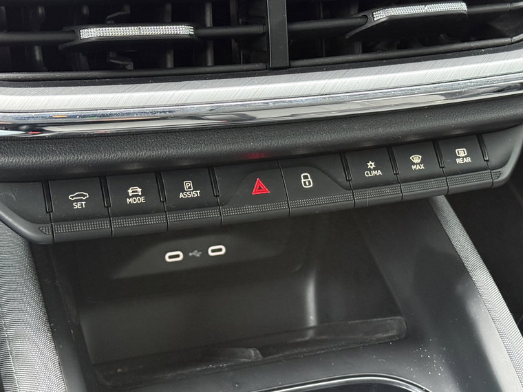 Vehicle Image 24