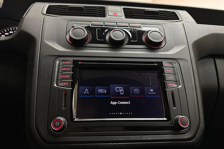 Vehicle Image 25