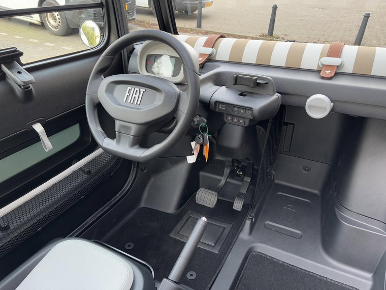 Vehicle Image 12