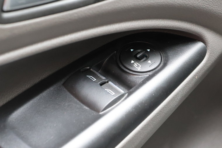 Vehicle Image 25