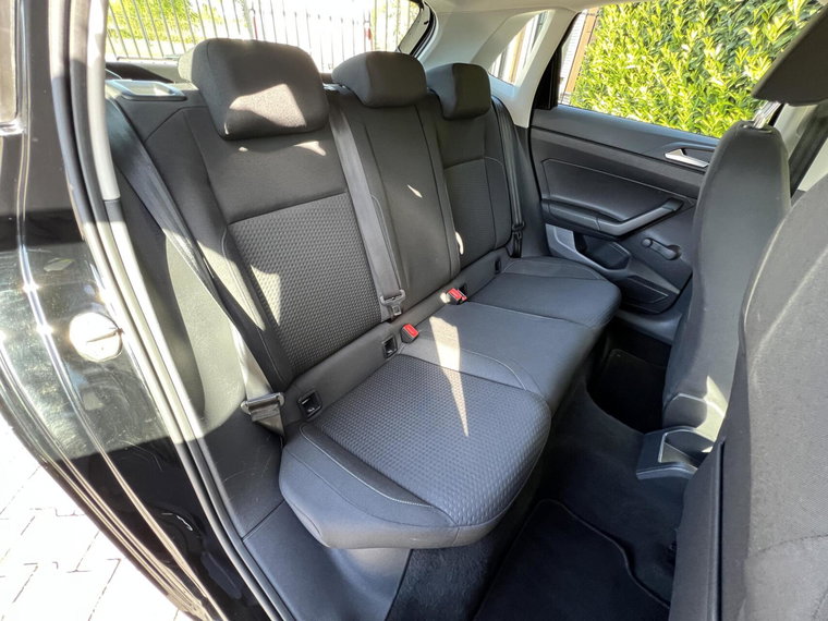 Vehicle Image 25