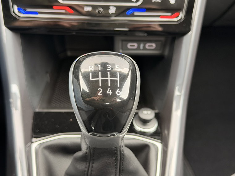 Vehicle Image 24