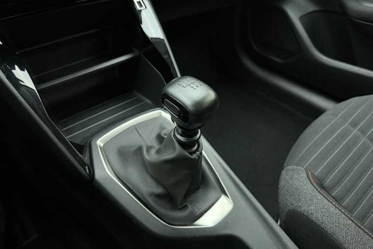 Vehicle Image 25