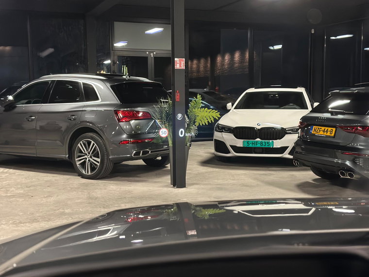 Vehicle Image 14