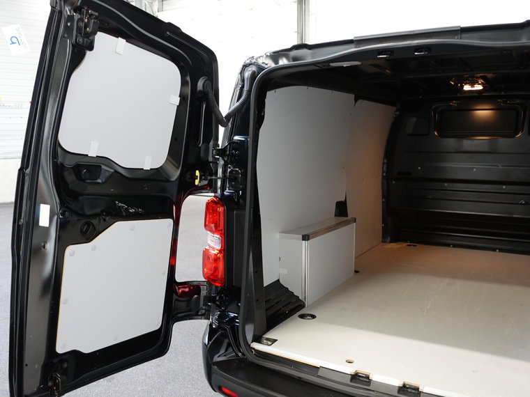 Vehicle Image 28