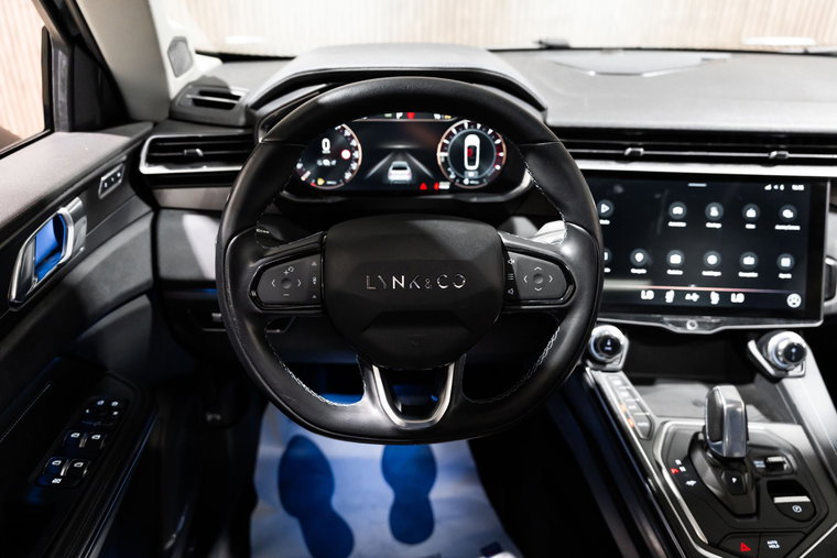 Vehicle Image 12