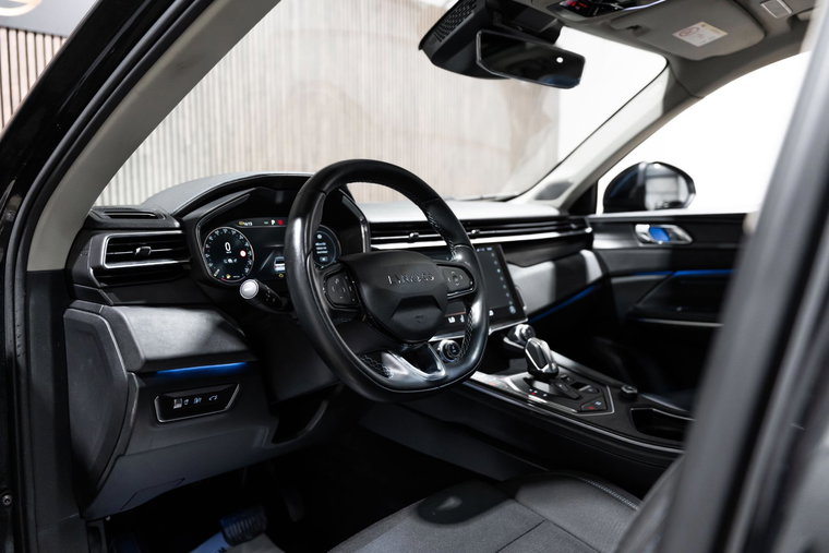 Vehicle Image 13