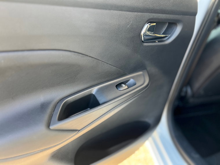 Vehicle Image 32