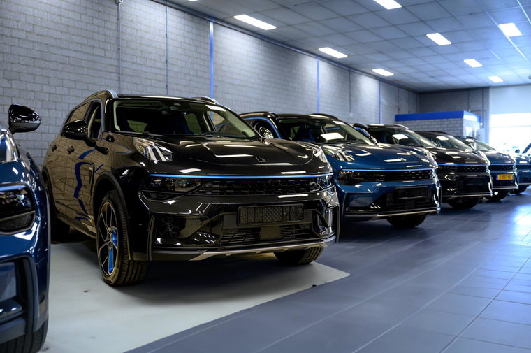 Vehicle Image 6