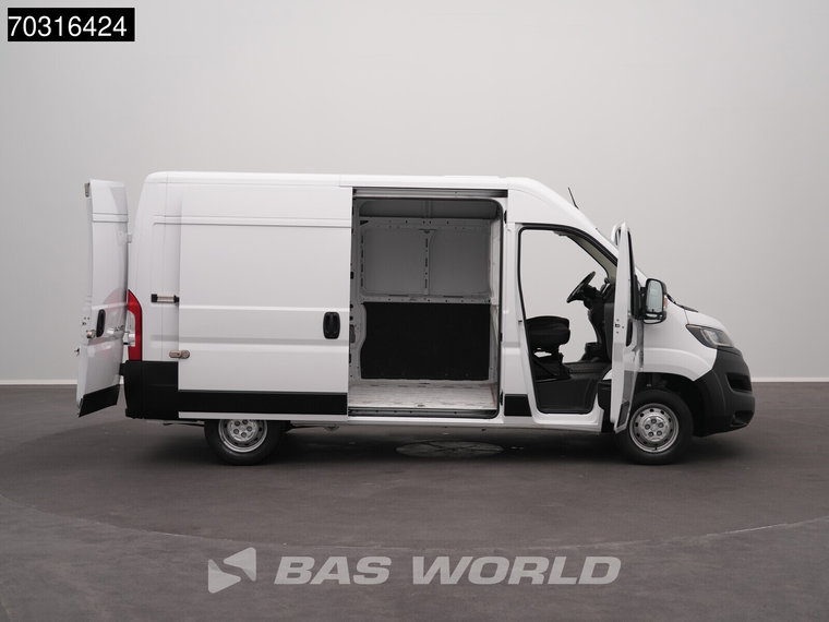 Vehicle Image 28