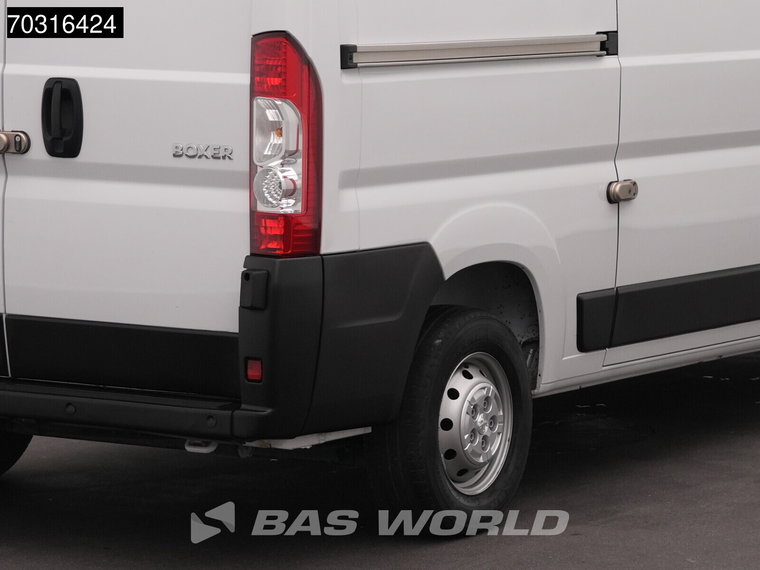 Vehicle Image 33
