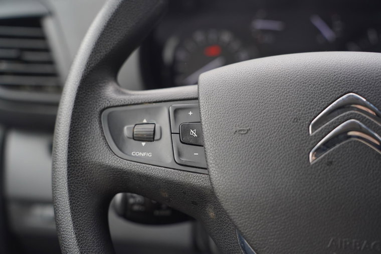 Vehicle Image 38