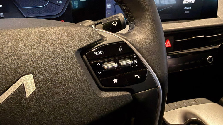 Vehicle Image 37