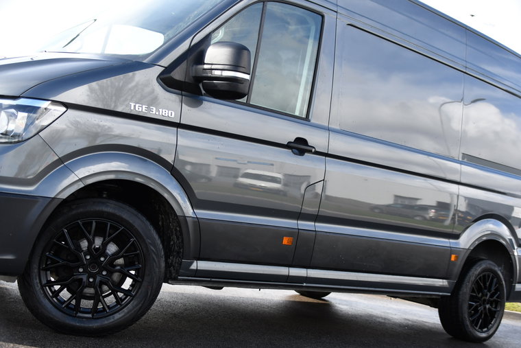 Vehicle Image 9