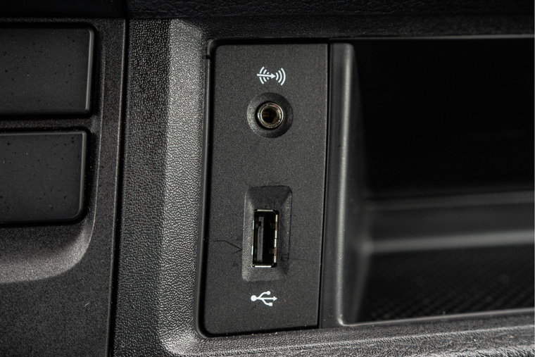 Vehicle Image 25