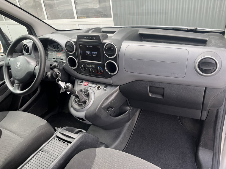 Vehicle Image 27