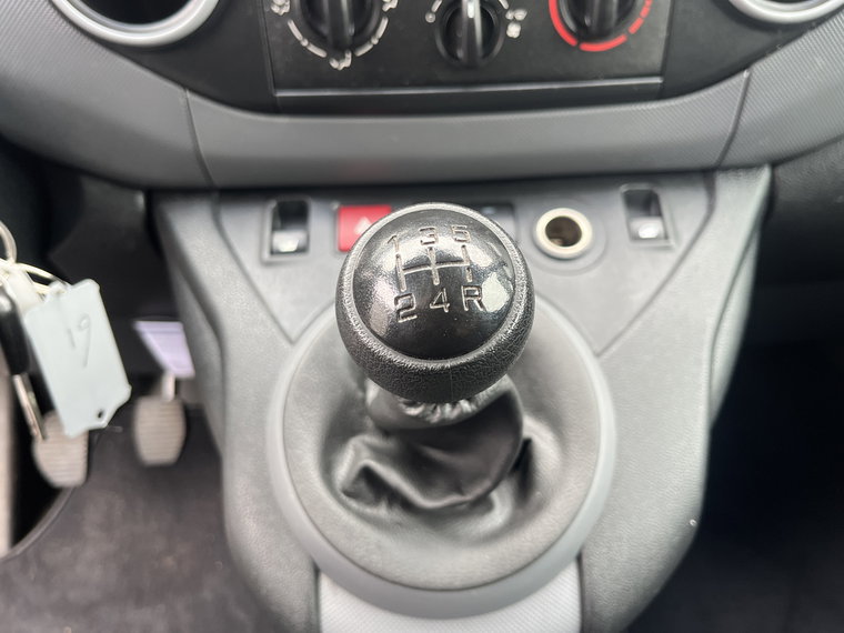 Vehicle Image 29