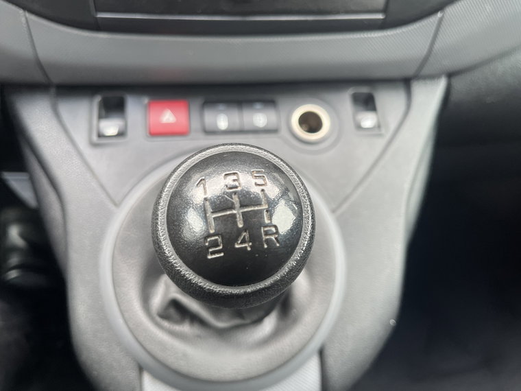 Vehicle Image 32