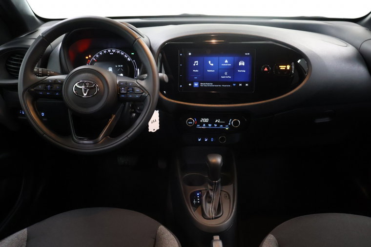 Vehicle Image 6