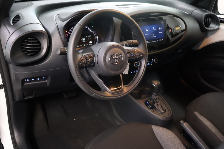 Vehicle Image 7