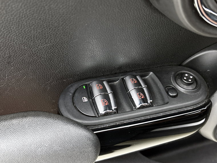 Vehicle Image 28