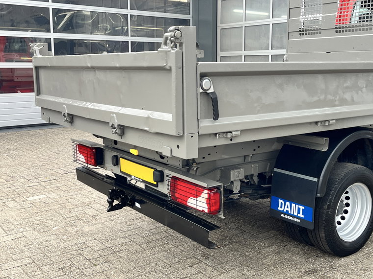 Vehicle Image 28