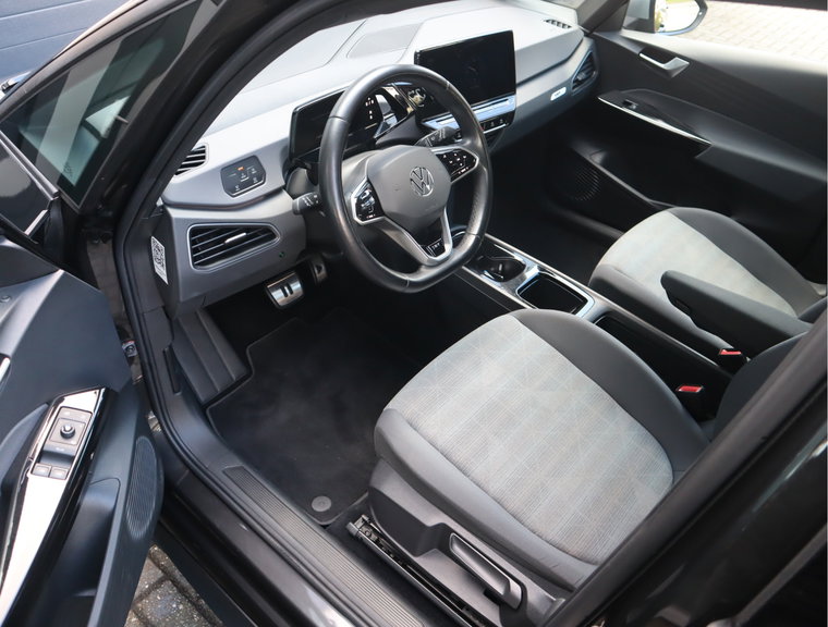 Vehicle Image 32