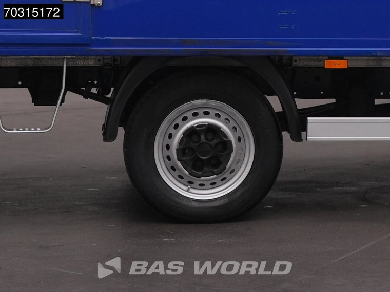 Vehicle Image 38