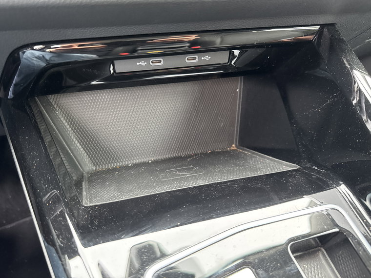 Vehicle Image 28
