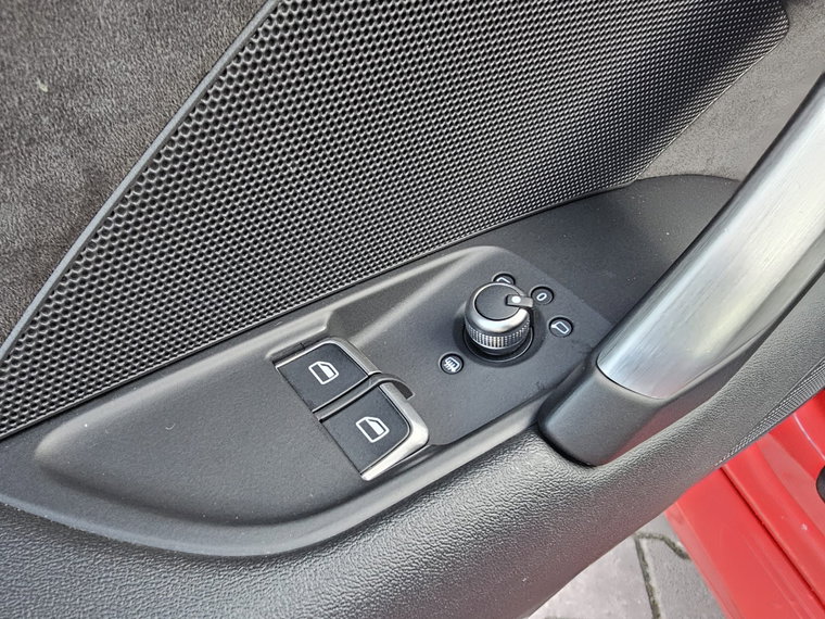 Vehicle Image 28