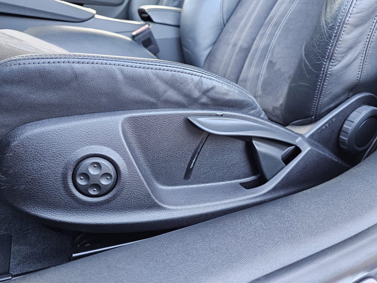 Vehicle Image 32