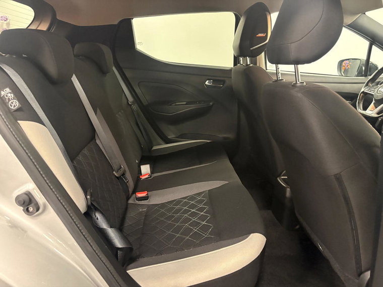 Vehicle Image 33