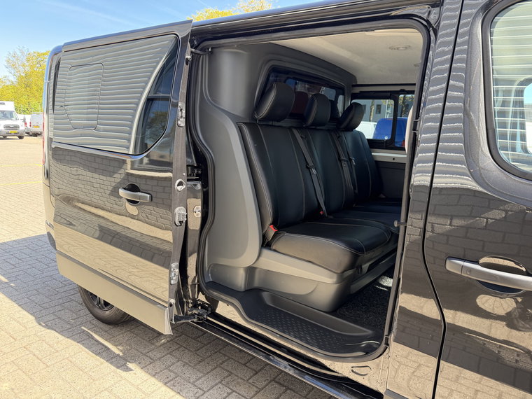 Vehicle Image 32