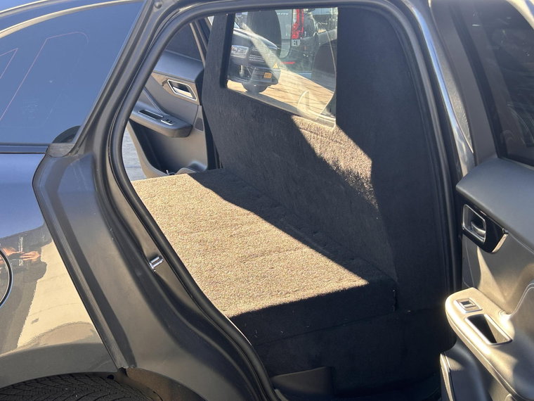 Vehicle Image 38