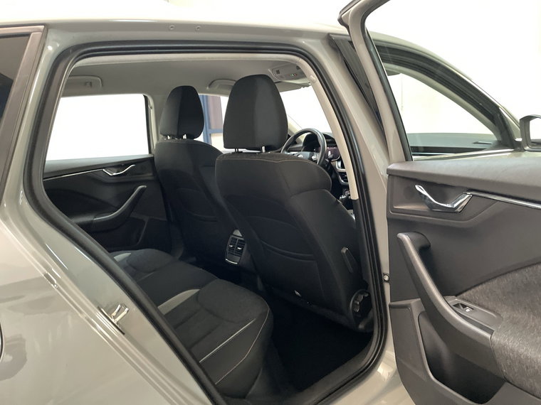 Vehicle Image 18