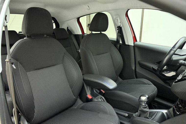Vehicle Image 15