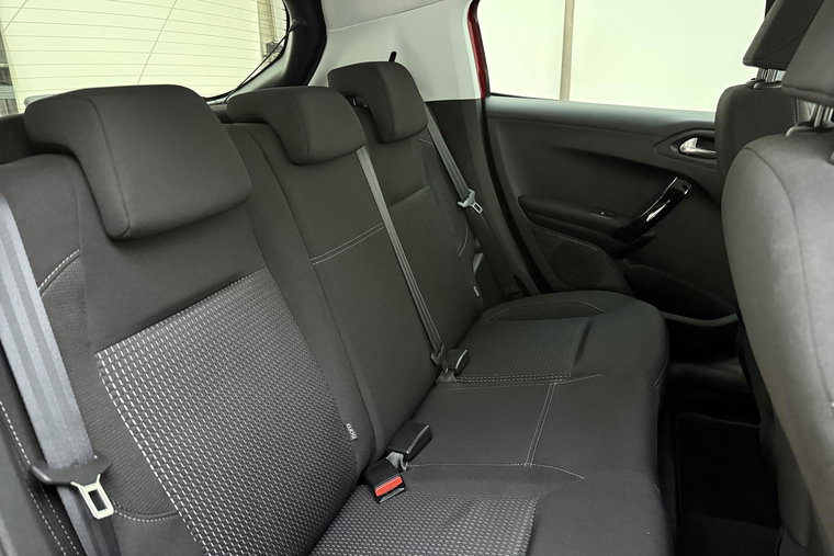 Vehicle Image 16