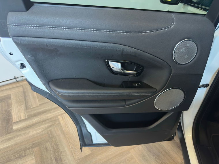 Vehicle Image 38