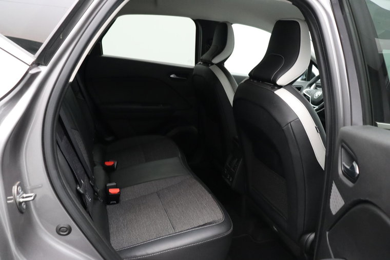 Vehicle Image 35