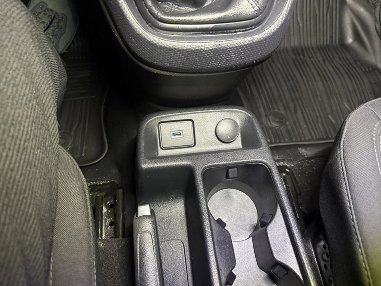 Vehicle Image 25