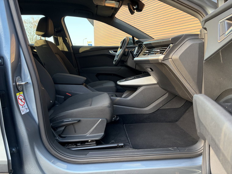 Vehicle Image 60