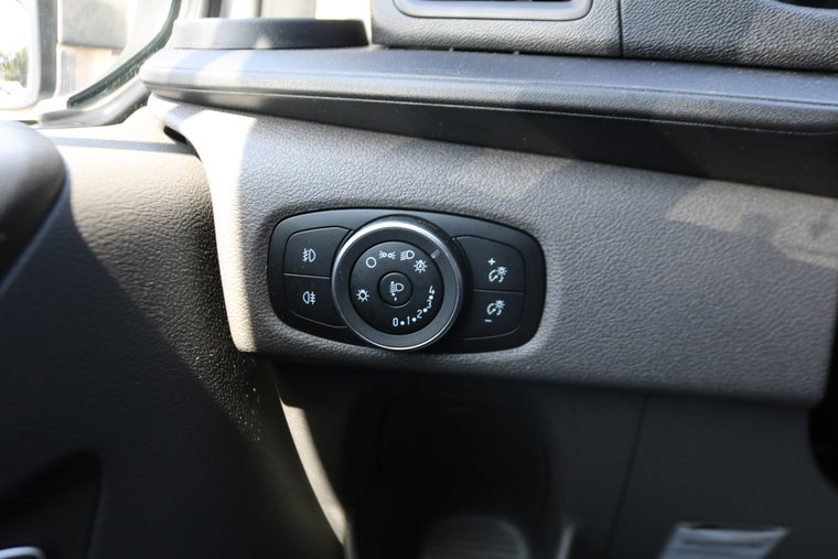Vehicle Image 25