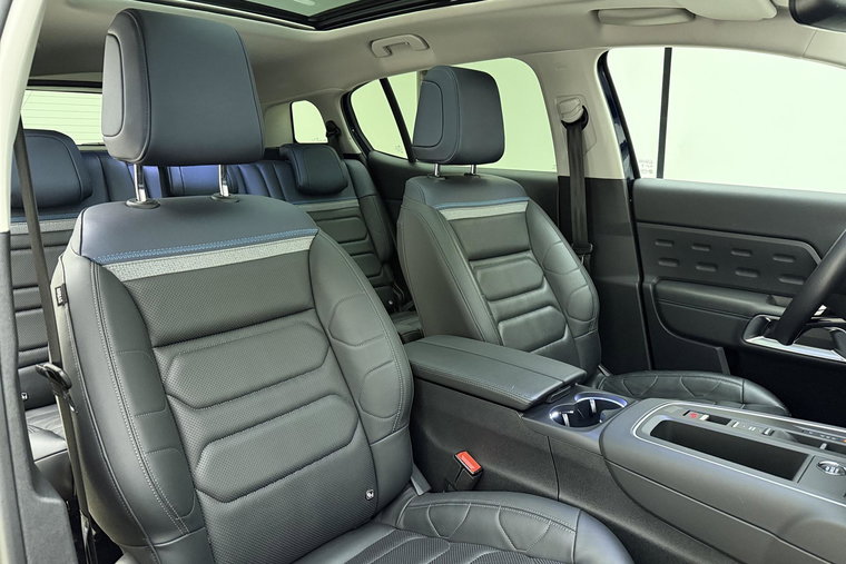Vehicle Image 15