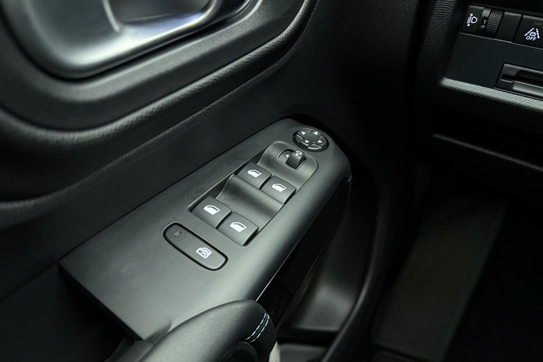 Vehicle Image 23