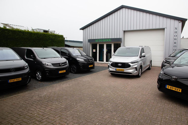 Vehicle Image 25