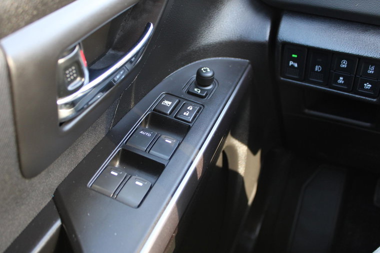 Vehicle Image 25