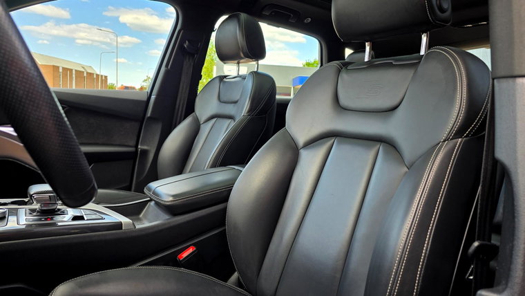 Vehicle Image 14