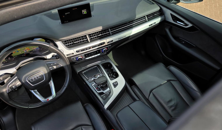 Vehicle Image 32