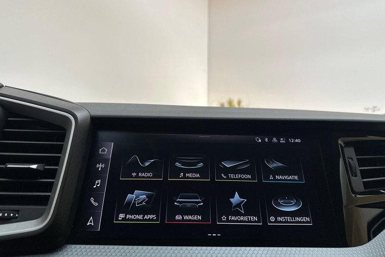 Vehicle Image 25